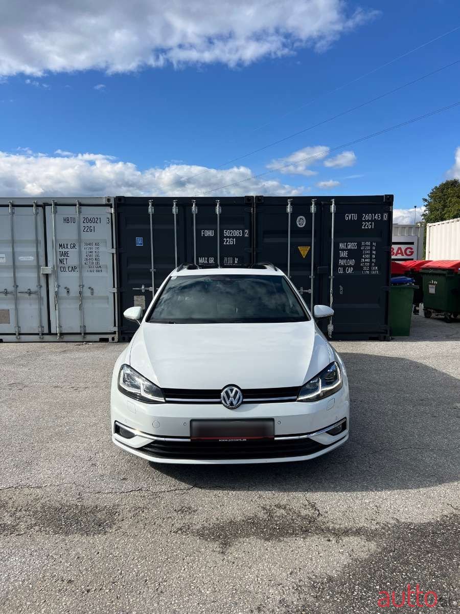2019' Volkswagen Golf photo #2
