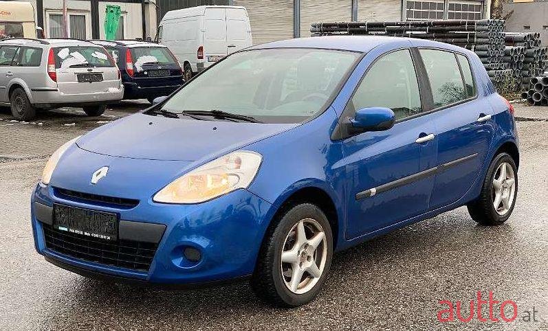 2010' Renault Clio photo #2