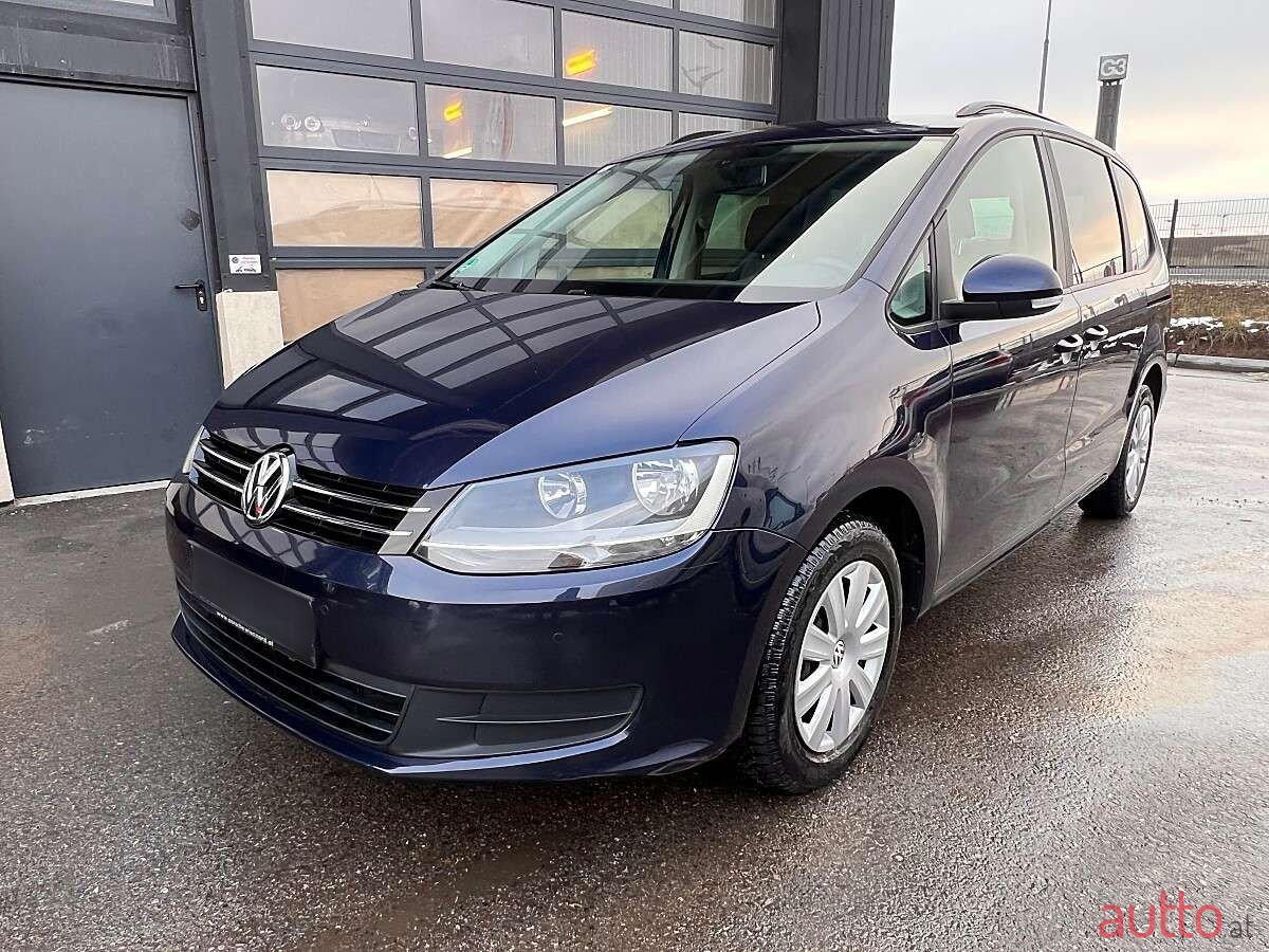 2011' Volkswagen Sharan photo #1