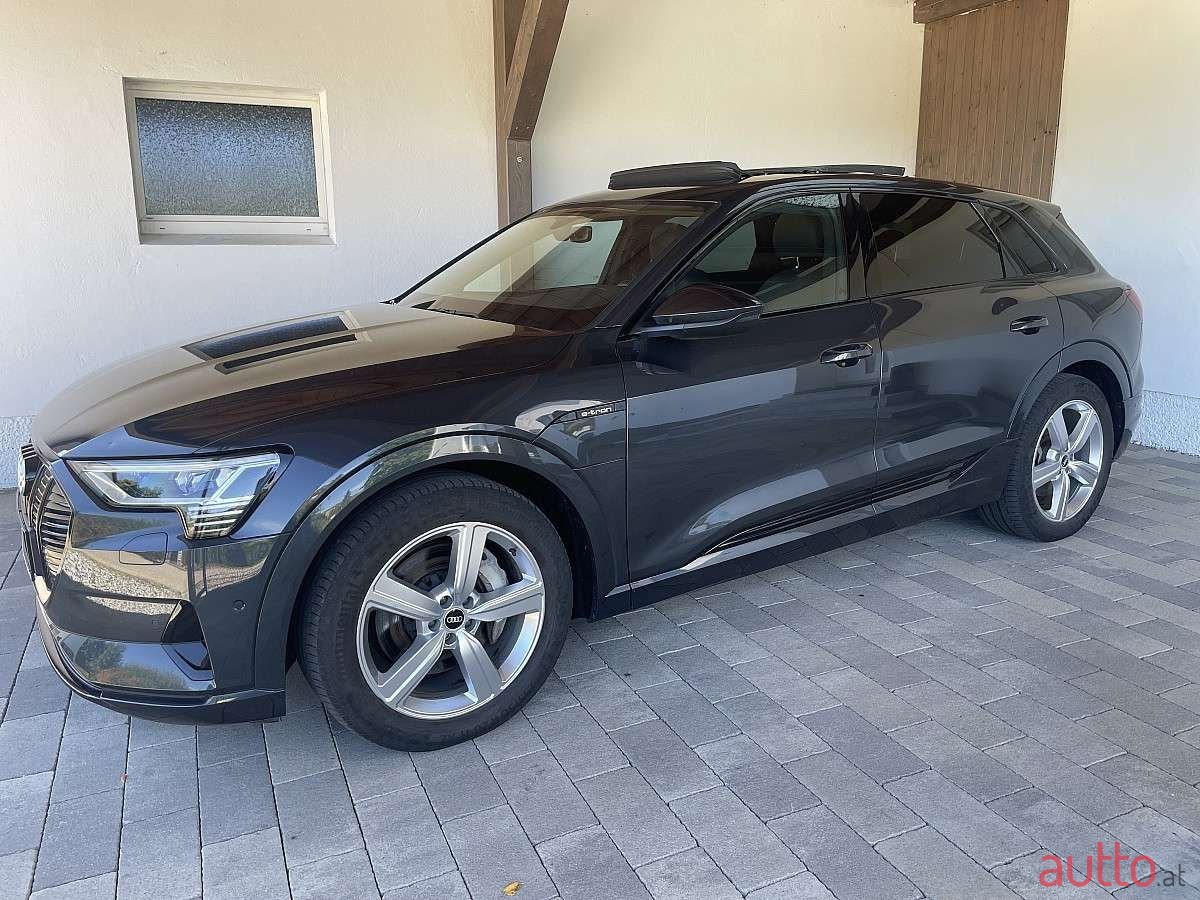 2022' Audi e-tron photo #2