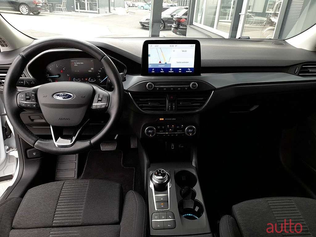 2020' Ford Focus photo #3
