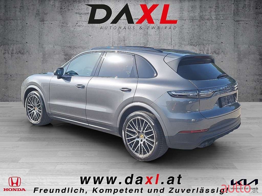 2020' Porsche Cayenne photo #4