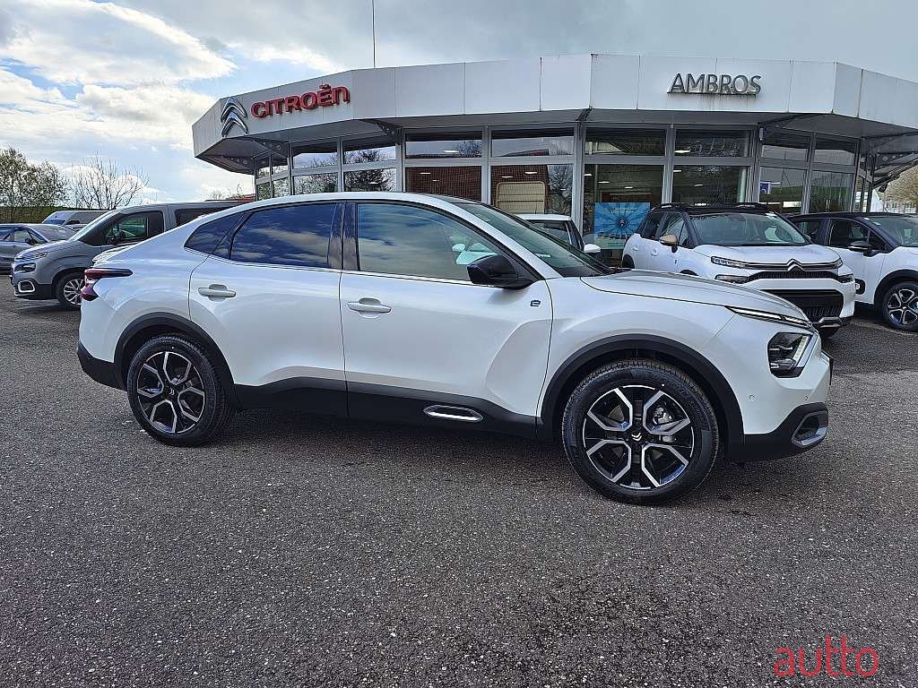 2023' Citroen C4 X photo #1