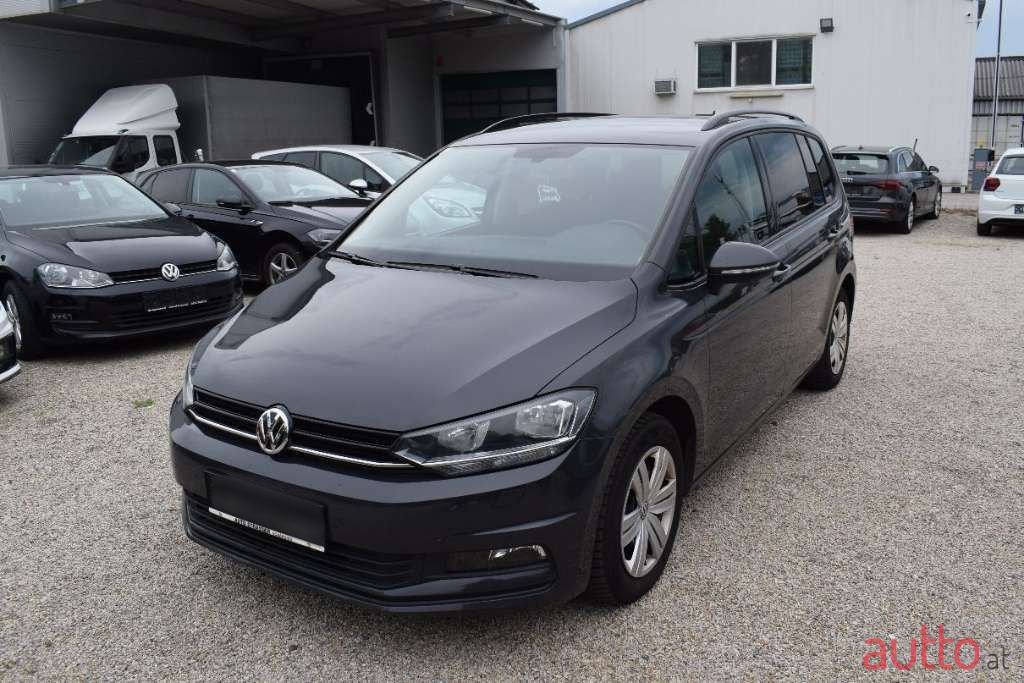 2019' Volkswagen Touran photo #1
