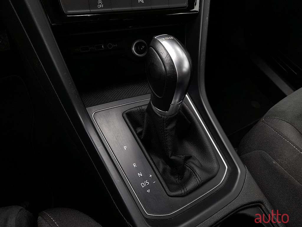 2018' Volkswagen Touran photo #5