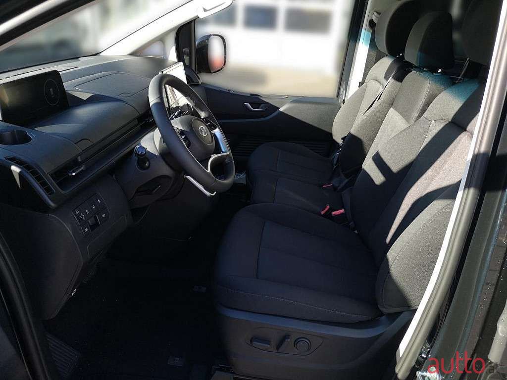 2022' Hyundai Staria photo #4