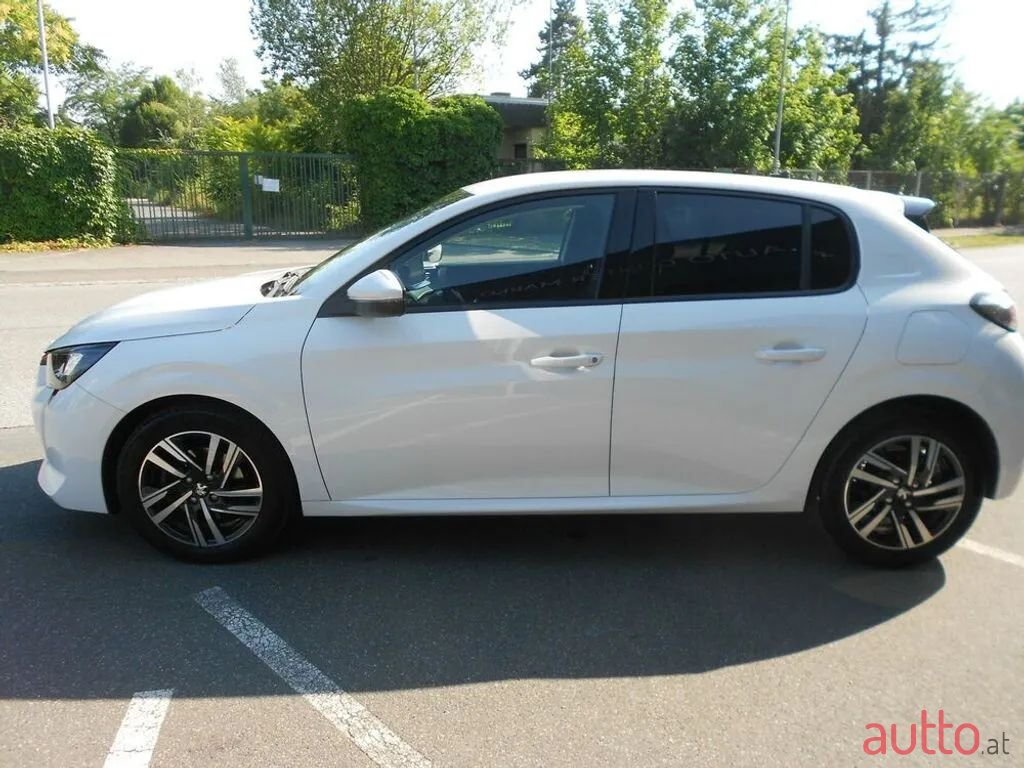 2020' Peugeot 208 photo #2