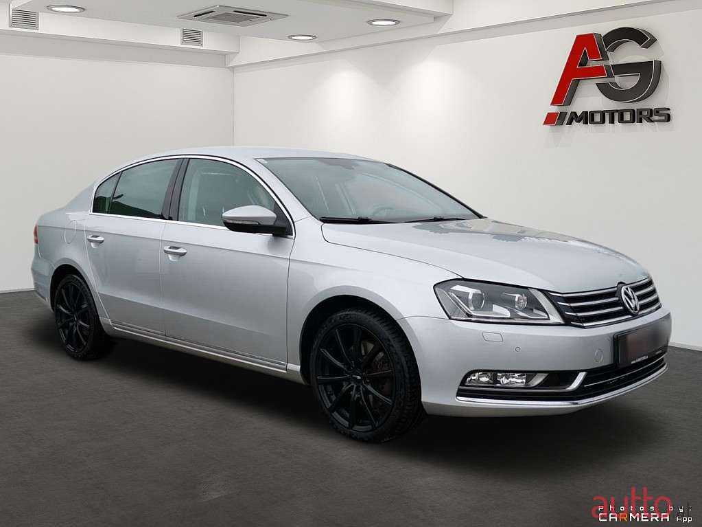 2011' Volkswagen Passat photo #2