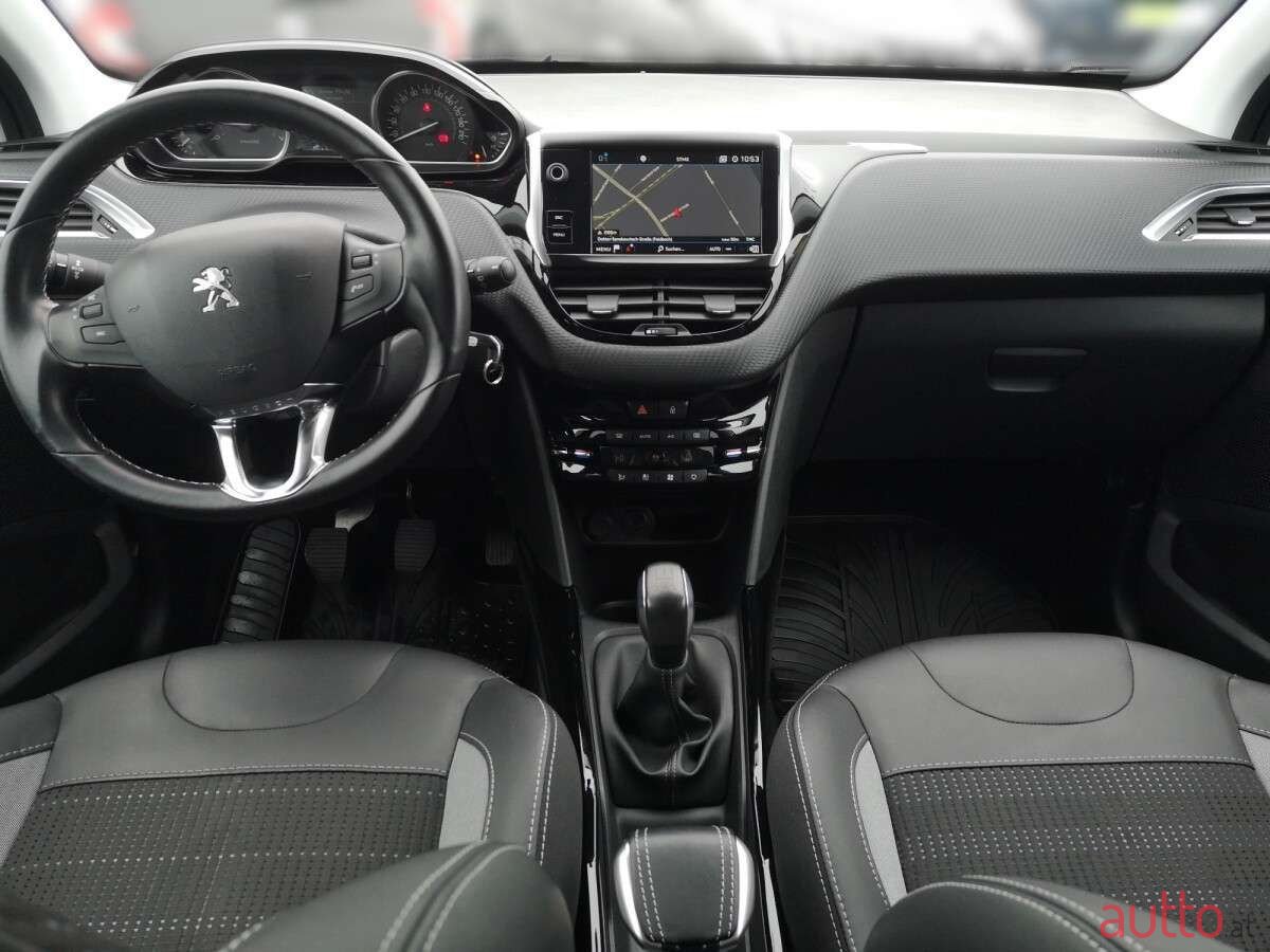 2018' Peugeot 2008 photo #5