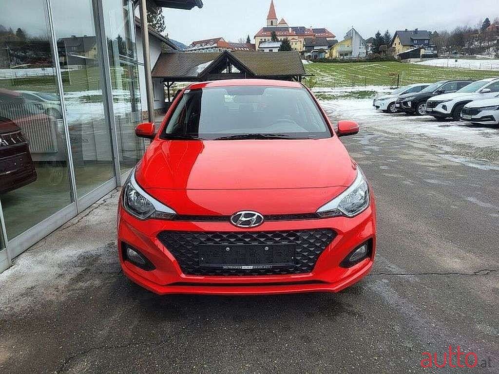 2020' Hyundai i20 photo #2