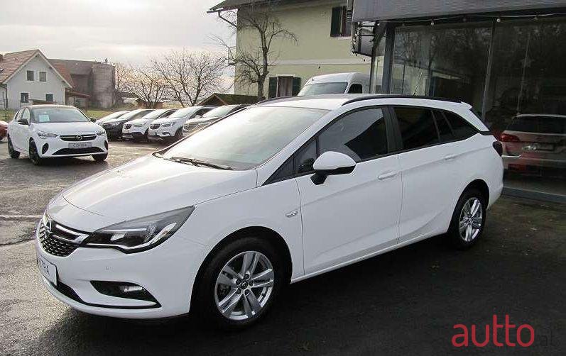 2018' Opel Astra photo #1