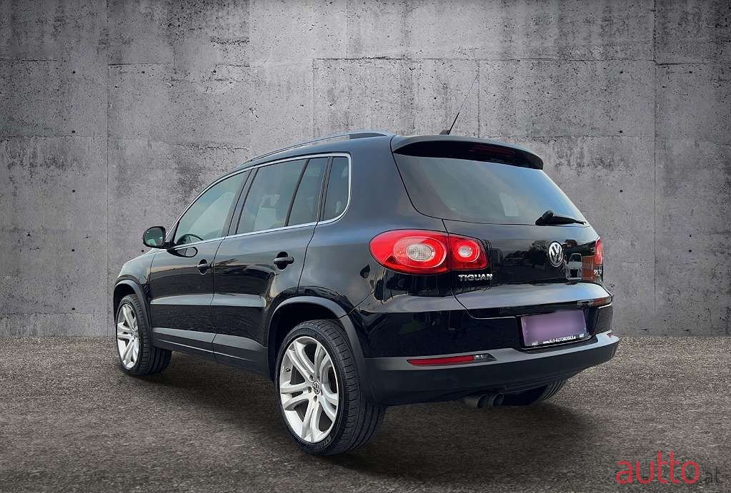 2010' Volkswagen Tiguan photo #3