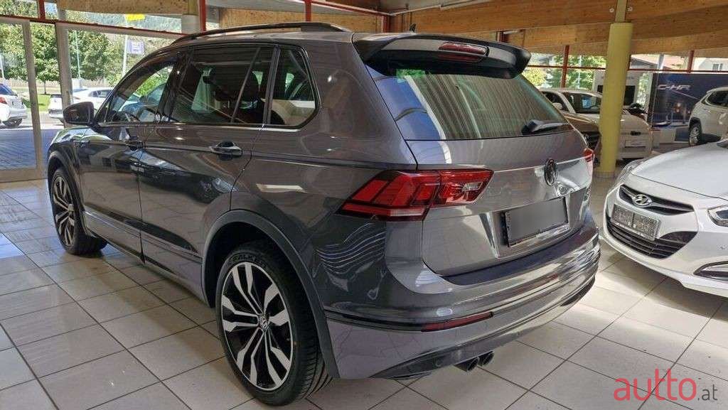 2018' Volkswagen Tiguan photo #5