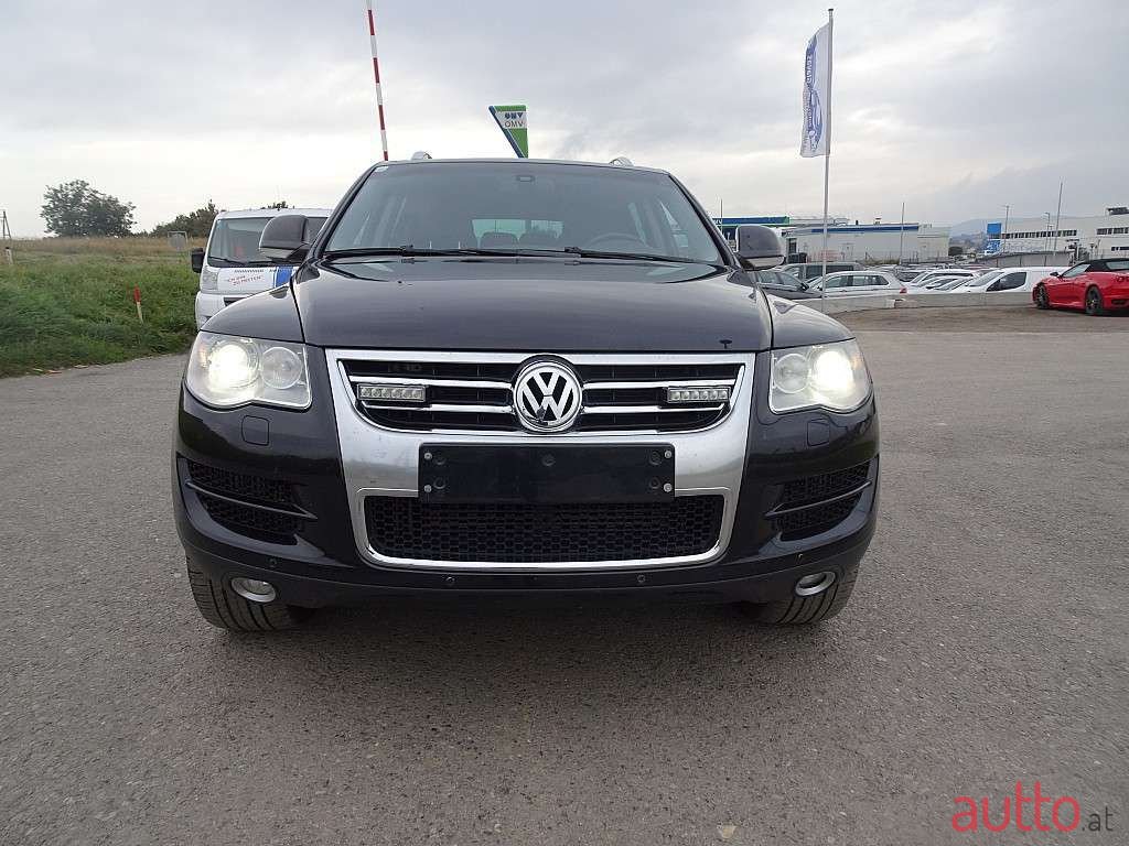 2008' Volkswagen Touareg photo #4