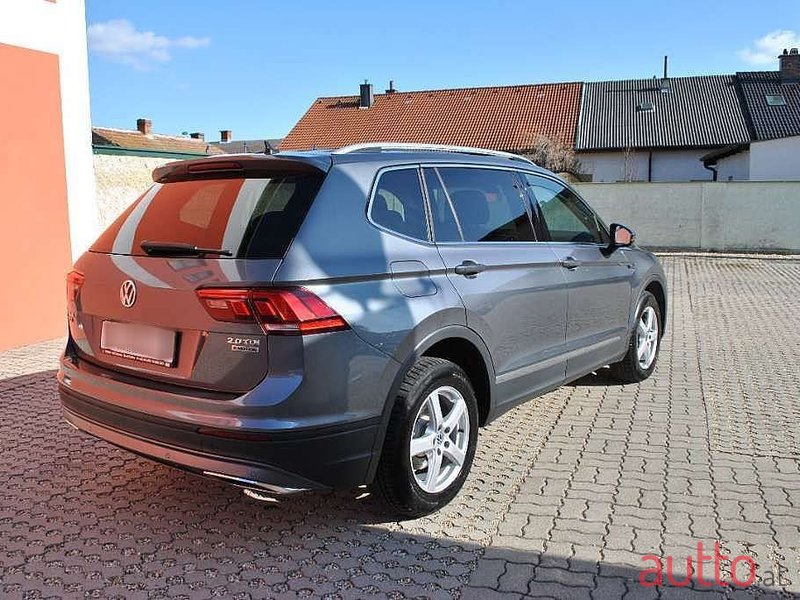 2018' Volkswagen Tiguan photo #6