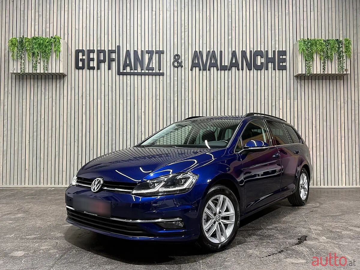 2019' Volkswagen Golf photo #2