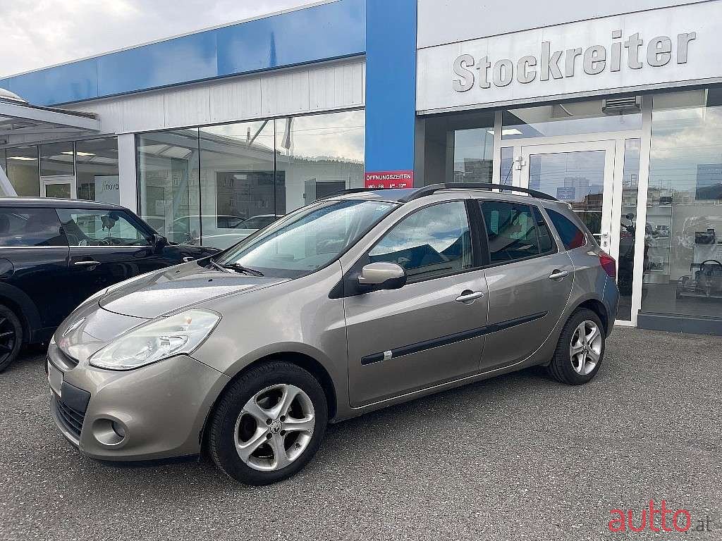 2011' Renault Clio photo #2