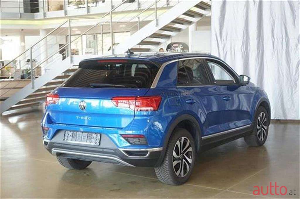 2021' Volkswagen T-Roc photo #3