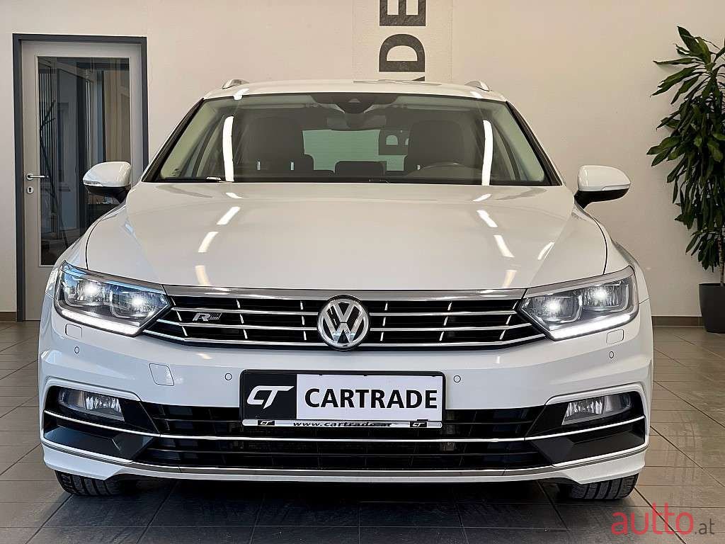 2019' Volkswagen Passat photo #2