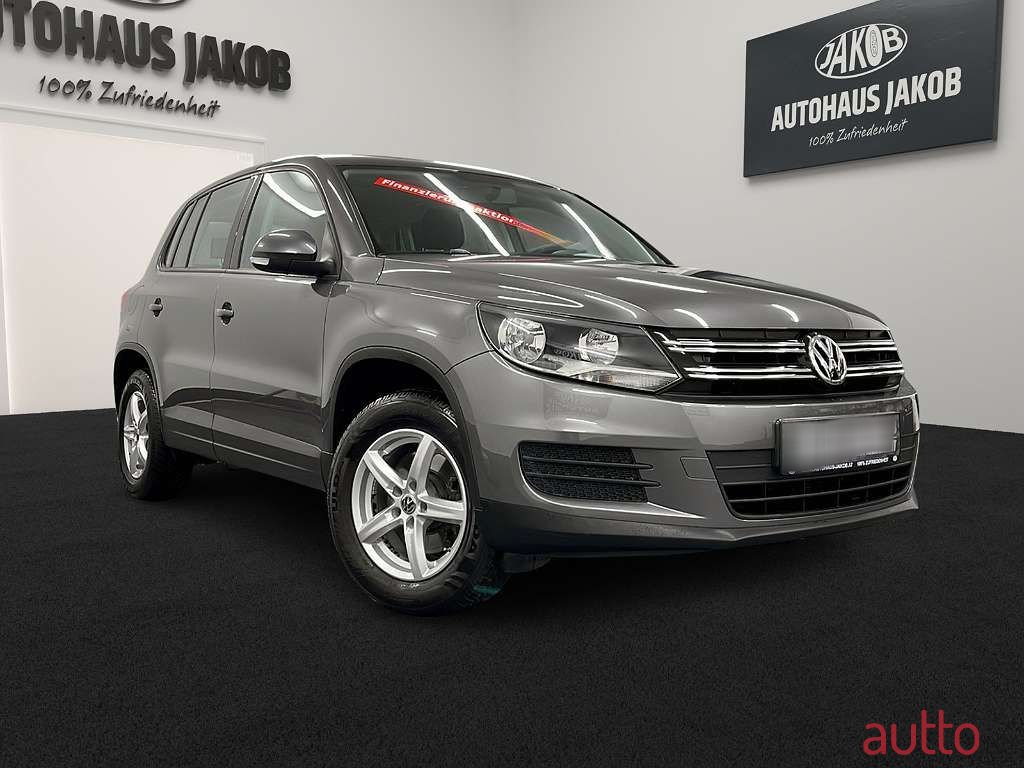 2012' Volkswagen Tiguan photo #3