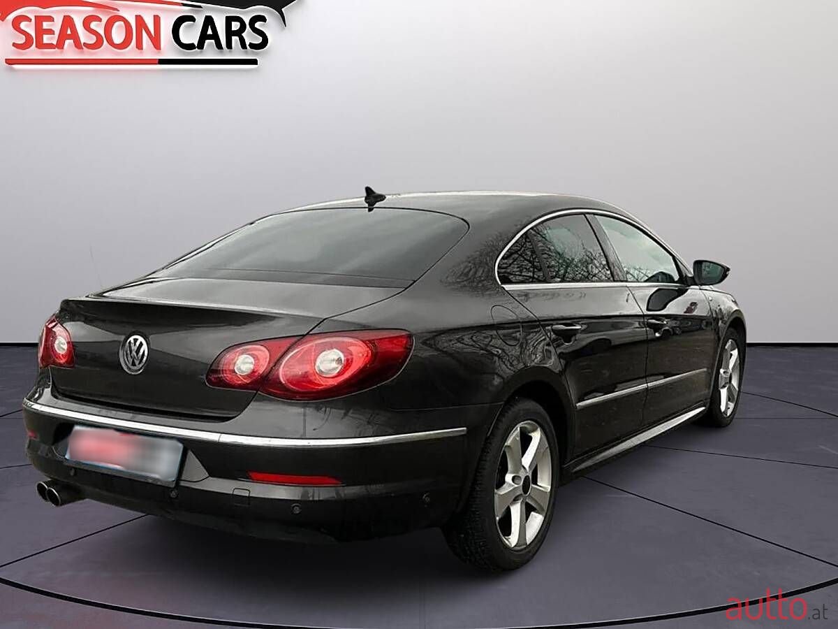 2011' Volkswagen Passat photo #4