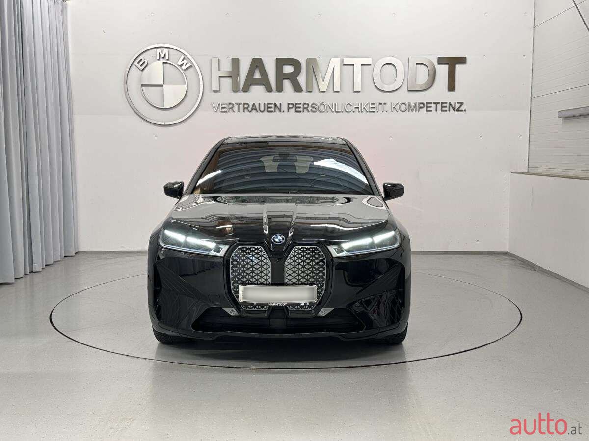 2022' BMW iX photo #5