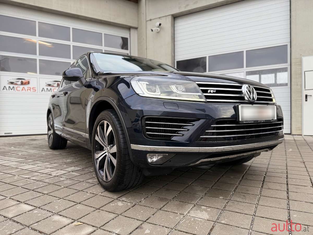 2015' Volkswagen Touareg photo #4