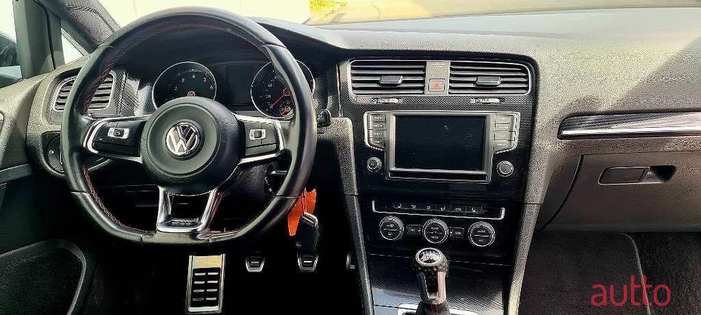 2016' Volkswagen Golf photo #5