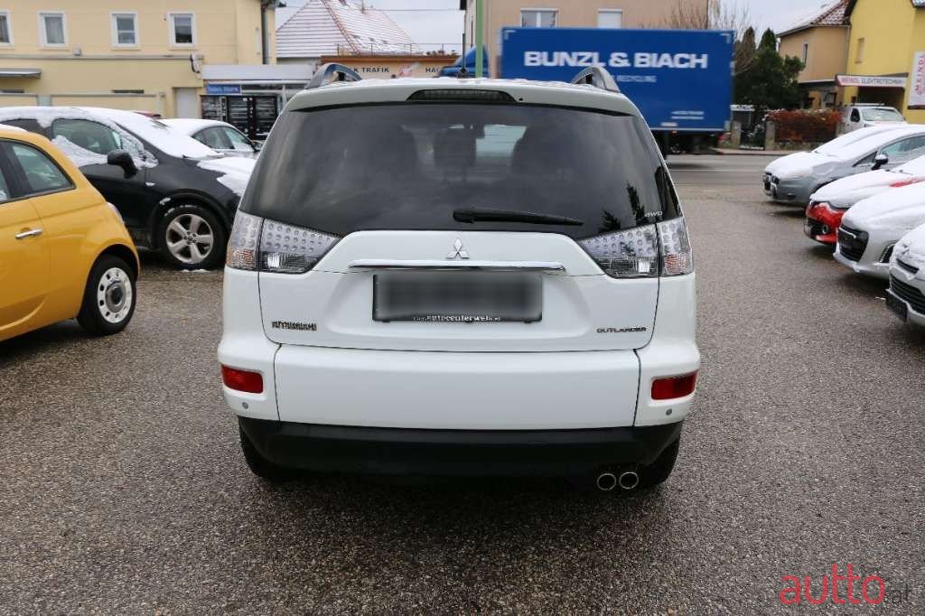 2012' Mitsubishi Outlander photo #5