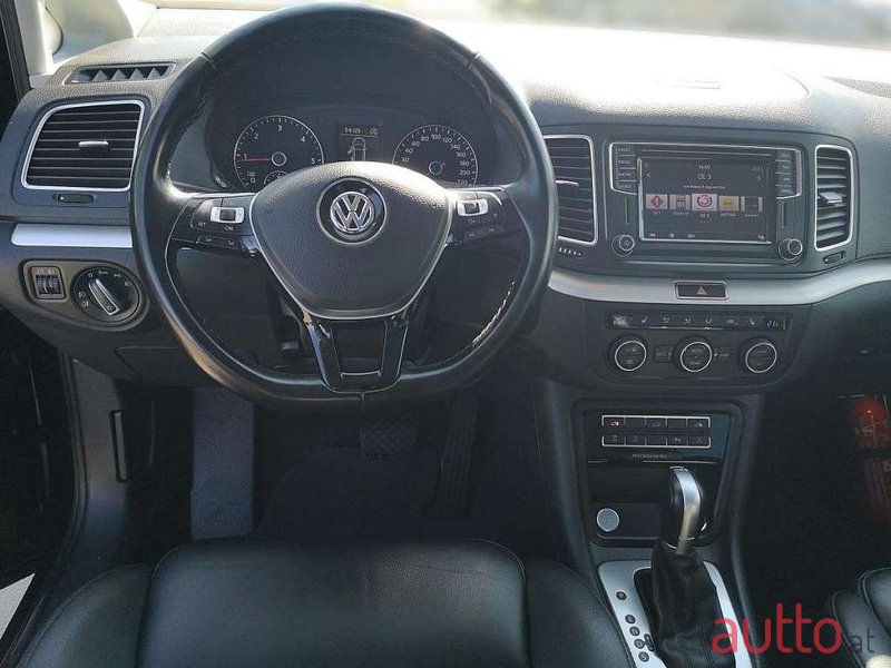 2017' Volkswagen Sharan photo #4