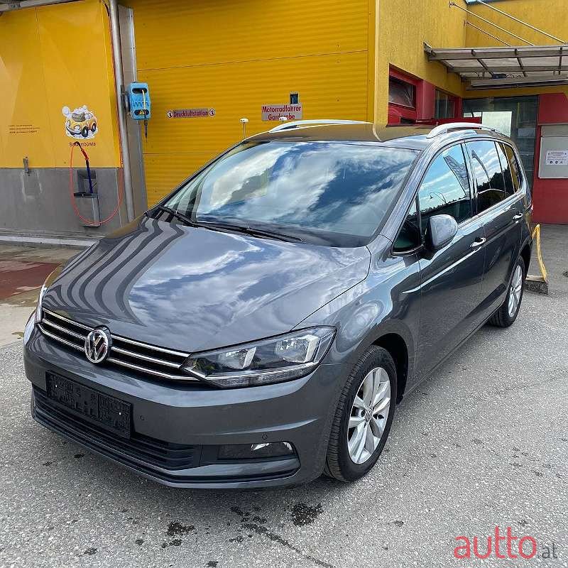 2017' Volkswagen Touran photo #1