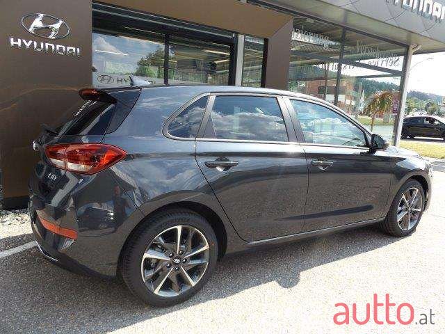 2022' Hyundai i30 photo #2