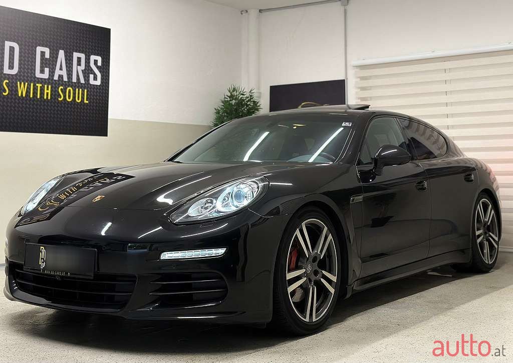 2015' Porsche Panamera photo #1