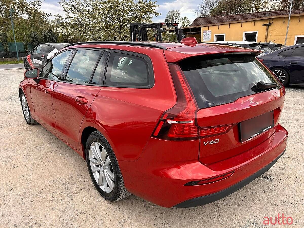 2019' Volvo V60 photo #6