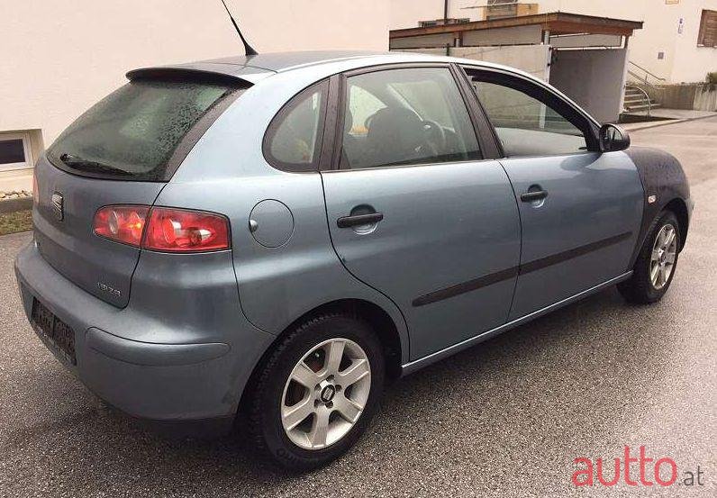 2004' SEAT Ibiza photo #1