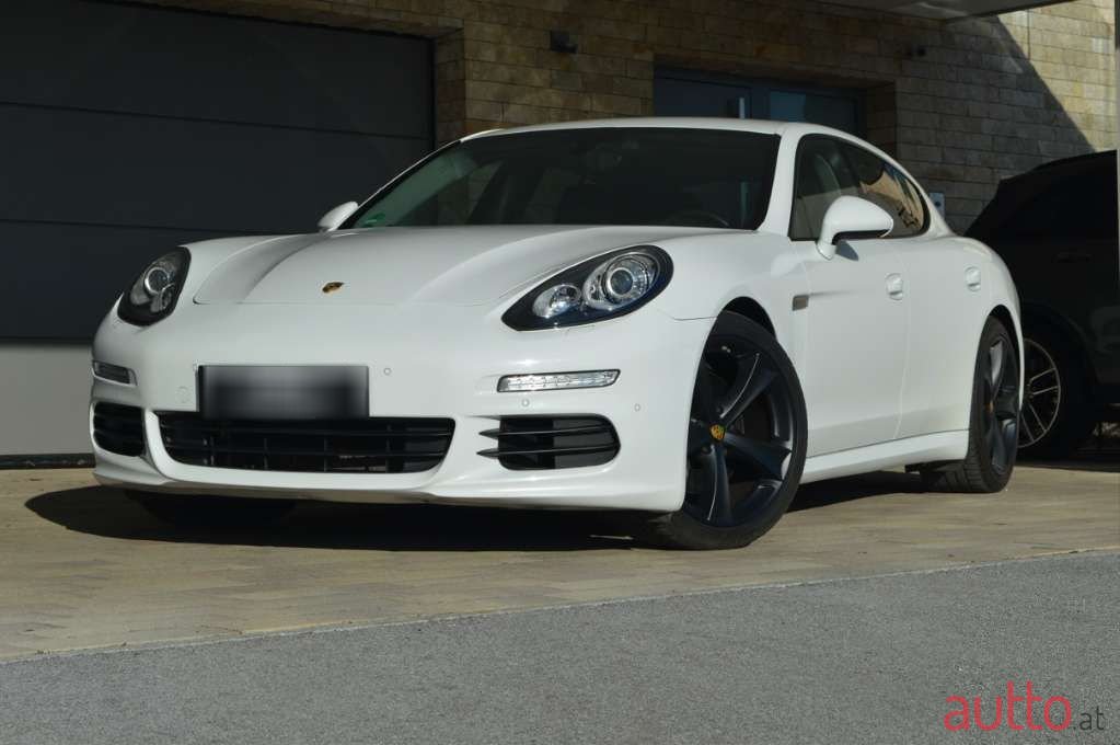 2014' Porsche Panamera photo #2
