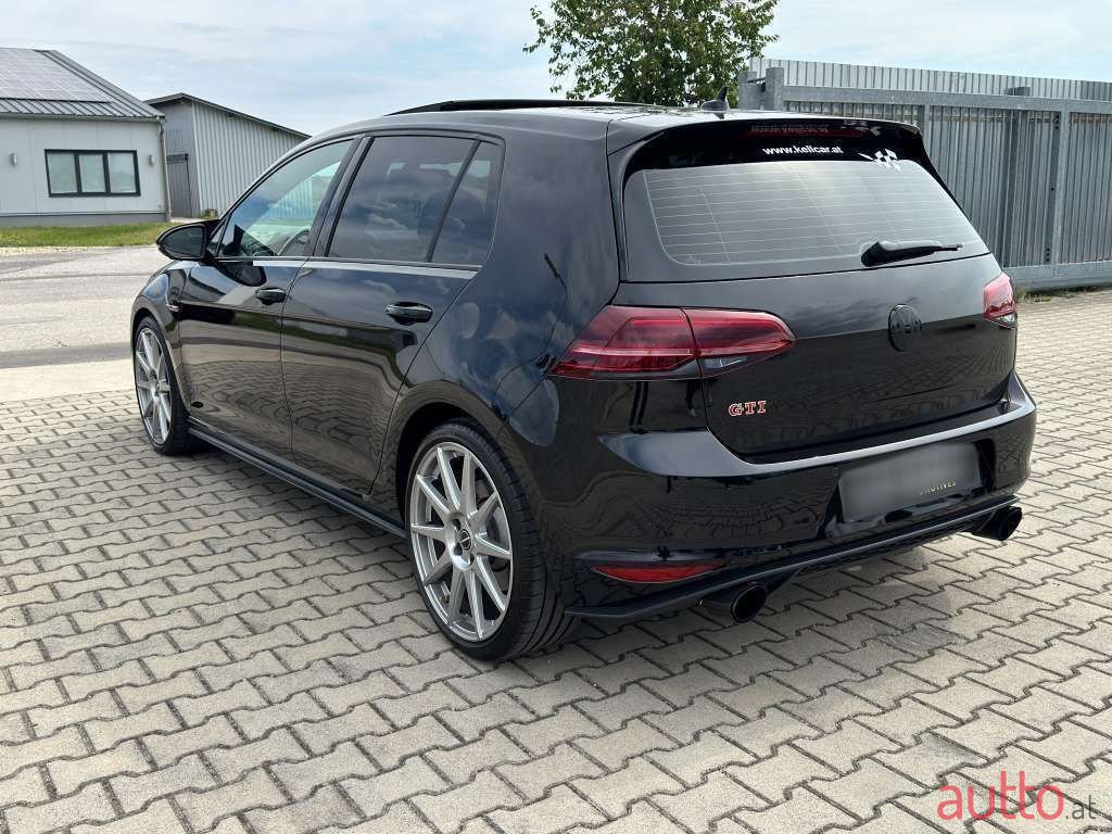 2015' Volkswagen Golf photo #6