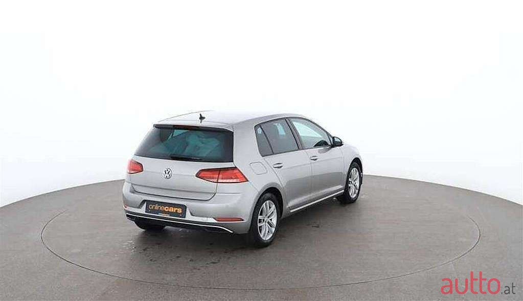 2019' Volkswagen Golf photo #3
