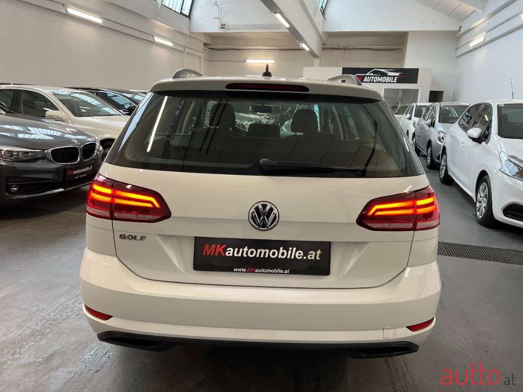 2018' Volkswagen Golf photo #4