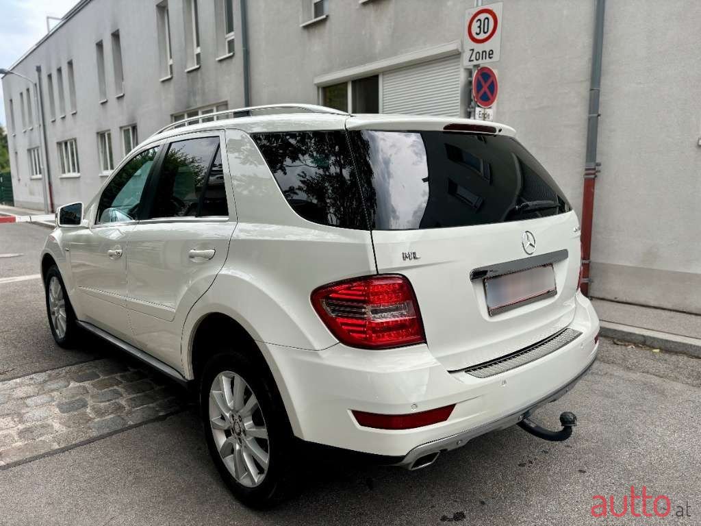 2011' Mercedes-Benz M-Klasse photo #5