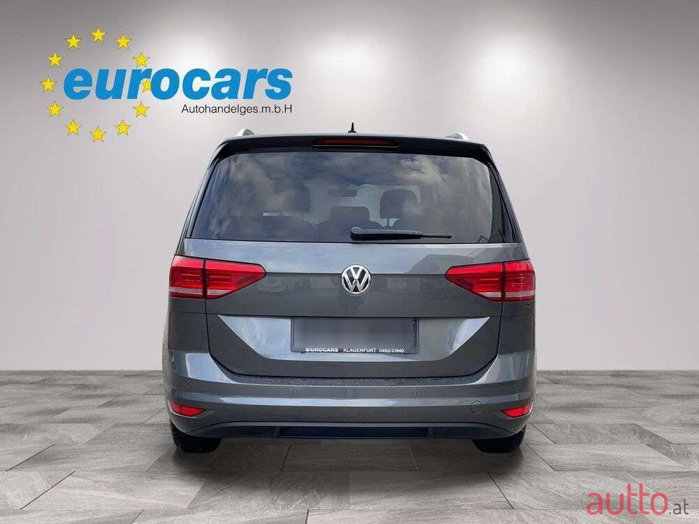 2017' Volkswagen Touran photo #5