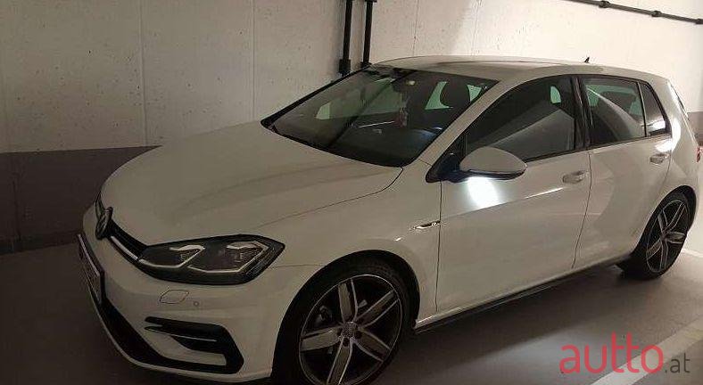 2017' Volkswagen Golf photo #1