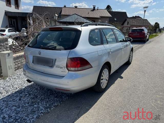 2010' Volkswagen Golf photo #5