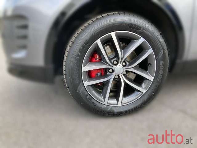 2024' Land Rover Discovery Sport photo #5