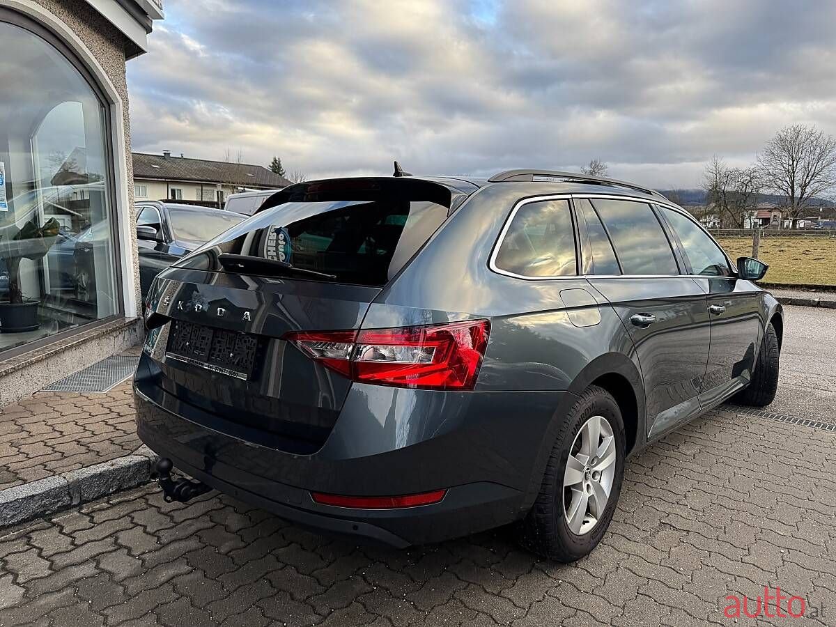 2022' Skoda Superb photo #6
