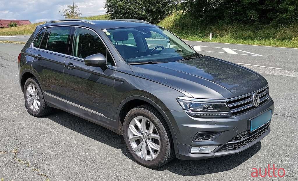 2017' Volkswagen Tiguan photo #2