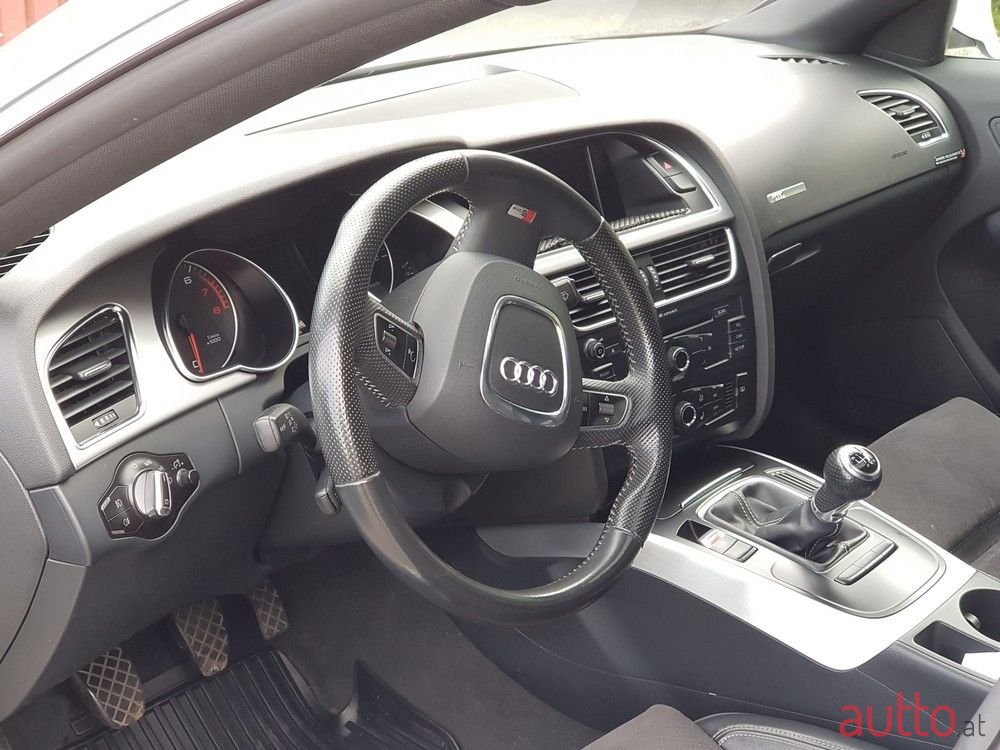 2010' Audi A5 photo #6