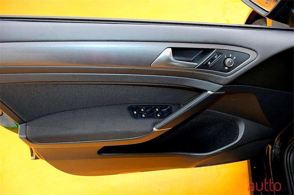 2020' Volkswagen Golf photo #5