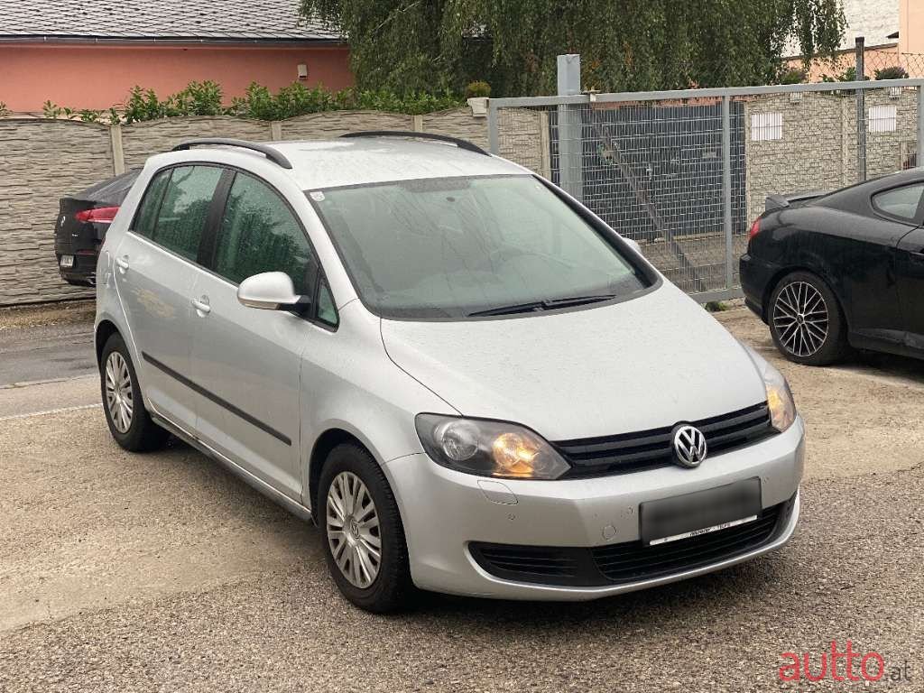 2010' Volkswagen Golf photo #5