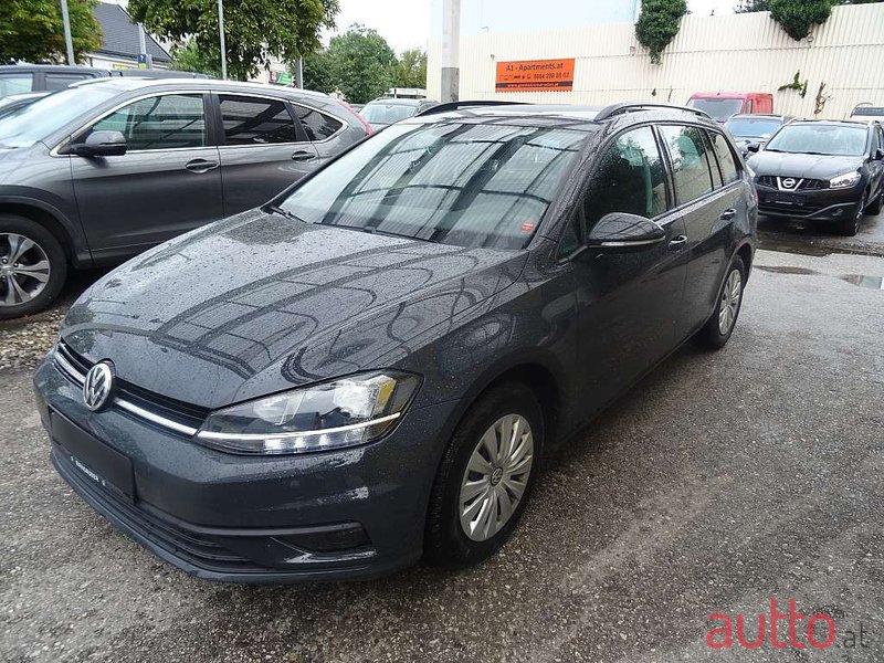 2020' Volkswagen Golf photo #1